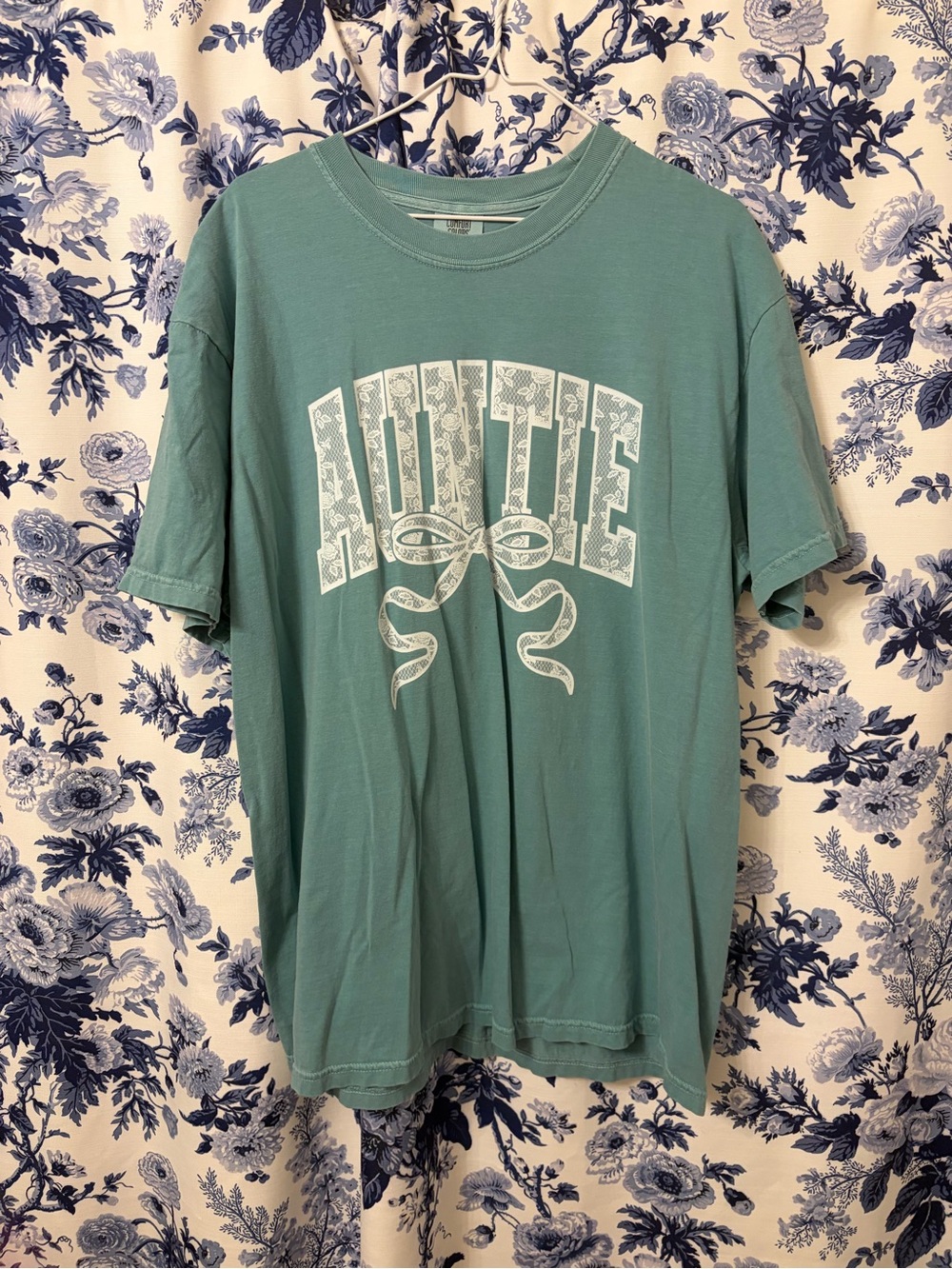 AUNTIE Graphic Tee in Seafoam Green
